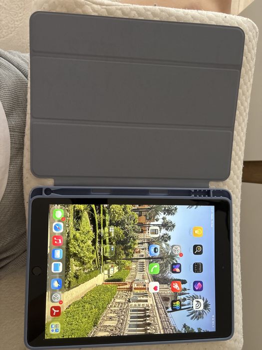 iPad 8th gen, 32 gb, Wi-Fi