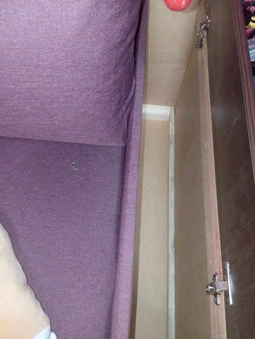 Диван новий  та стільці червоні шкірзам