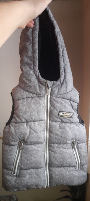 Сіра жилетка безрукавка на хлопчика 98 р на 2-3 роки
