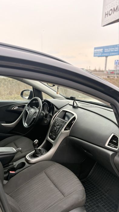 Opel Astra 2011