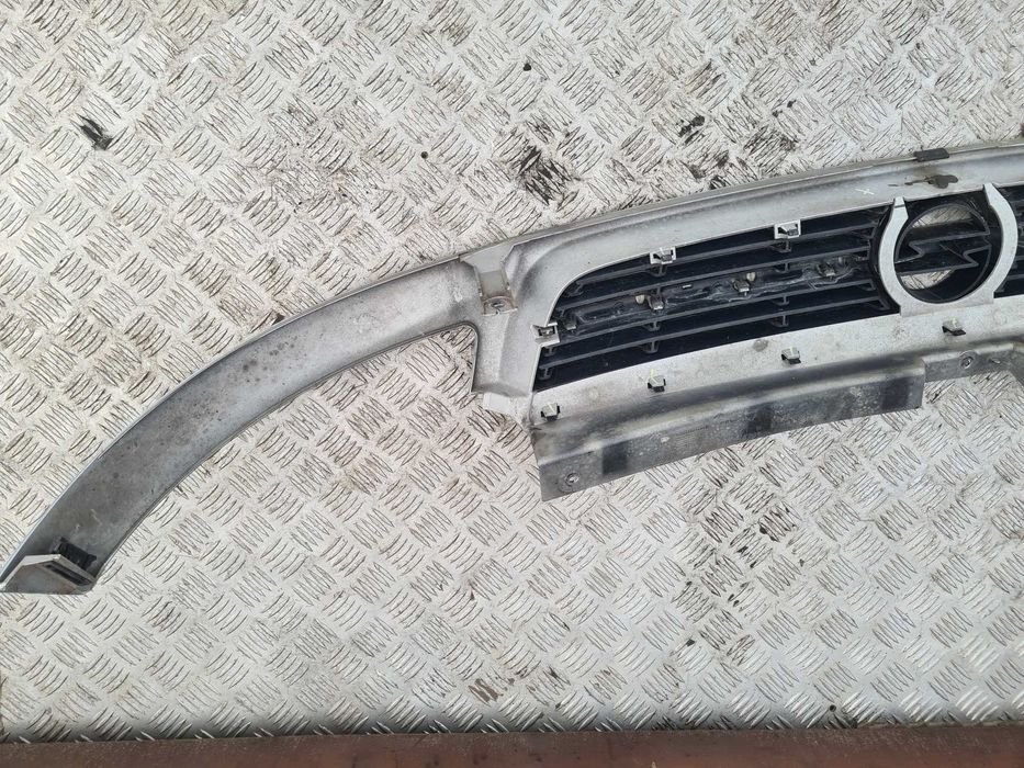 Renault Trafic II grill atrapa Opel Vivaro