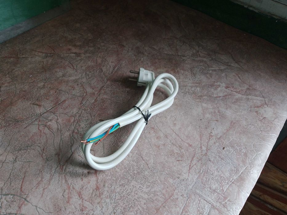 Провод сетевой .