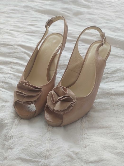 Szpilki na platformie