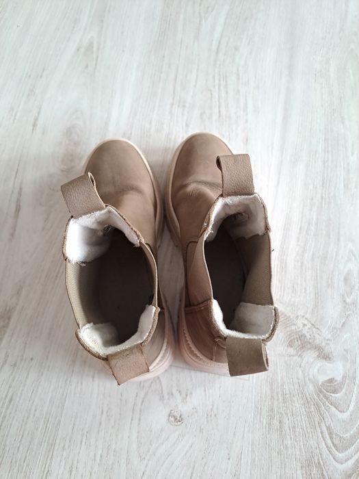 Skórzane beżowe botki damskie na grubej podeszwie  rozmiar 38