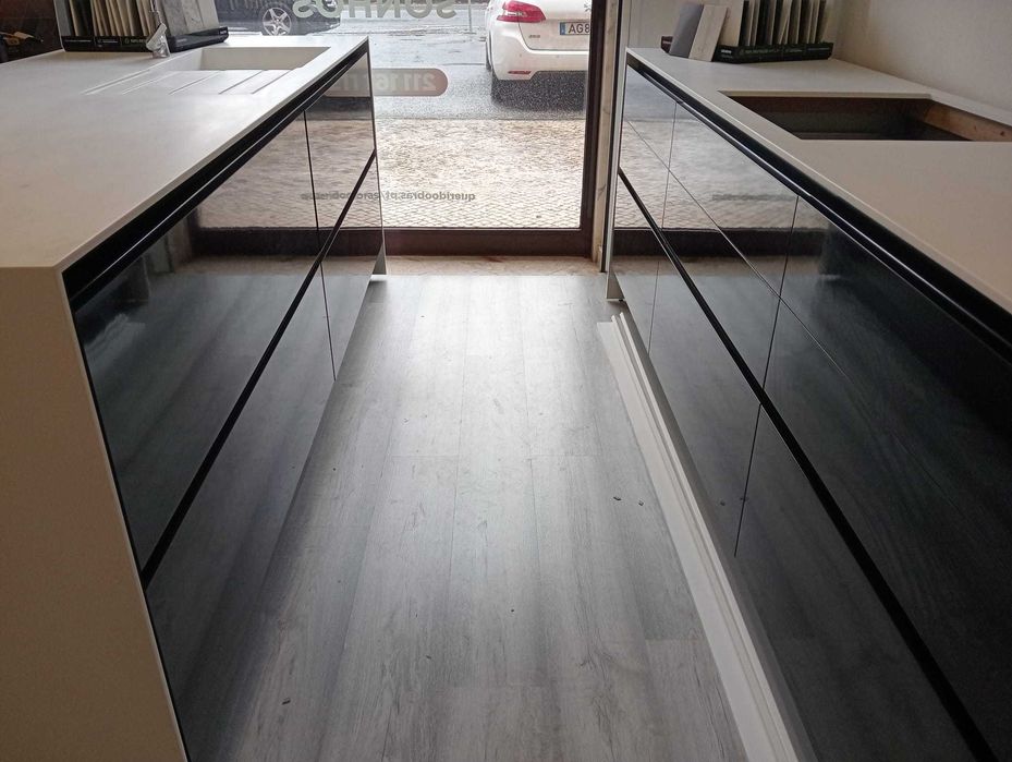 Móveis de cozinha de exposição com CORIAN