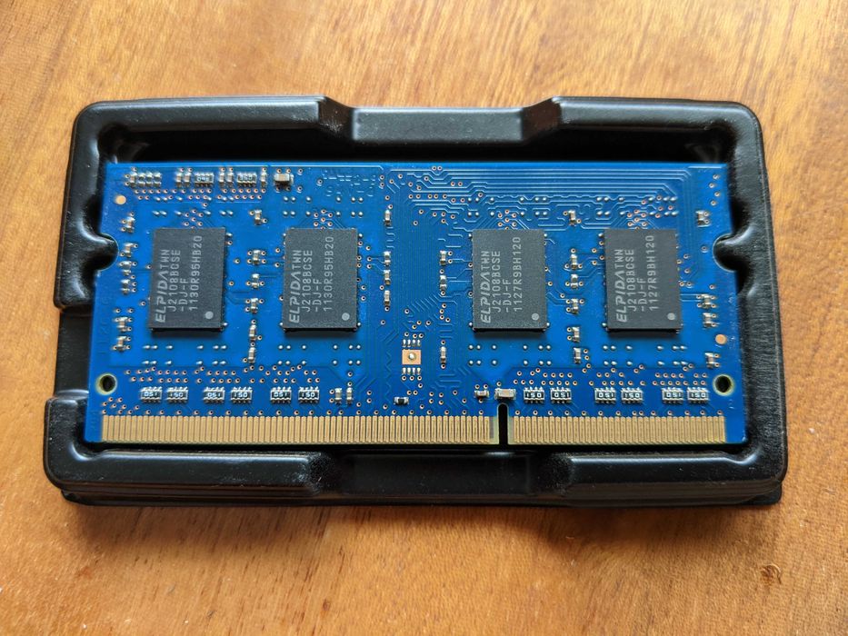 Оперативная память Elpida DDR3 SODIMM 2Gb EBJ20UF8BCS0-DJ-F