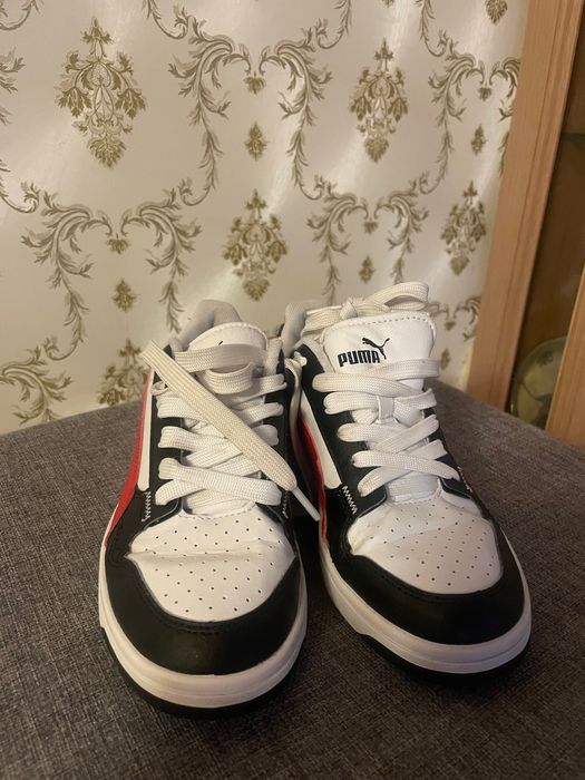 Кросівки PUMA.