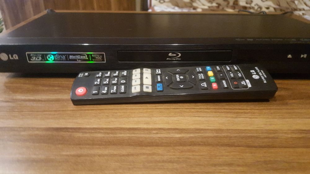 Odtwarzacz DVD Blu- ray, pilot,komplet okularów +29 DVD płyt w 3d 2d