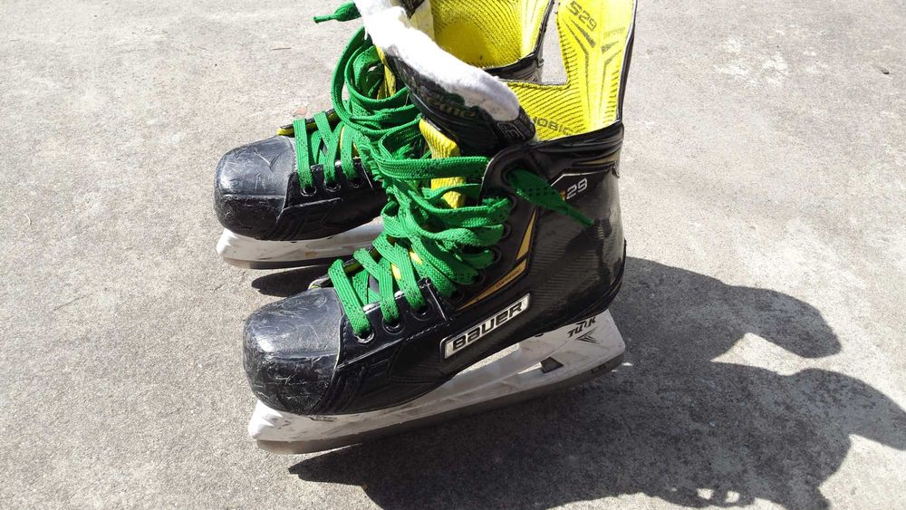 Łyźwy hokejowe bauer roz.3.0 junior supreme  S 29