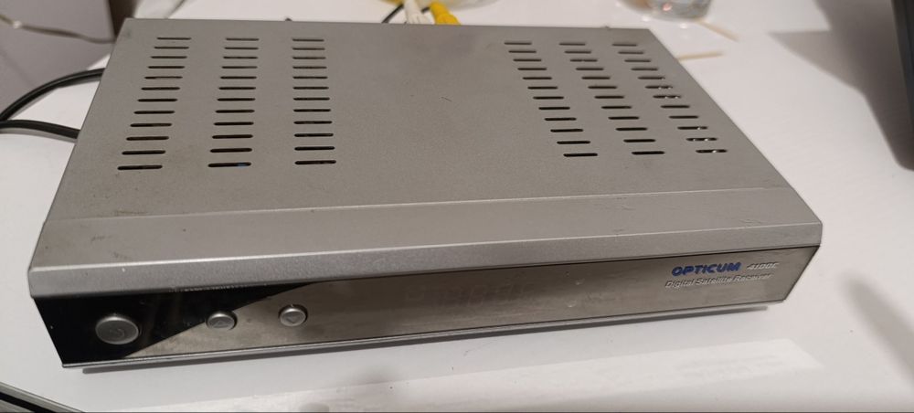 Продам тюнер Opticum 4100c