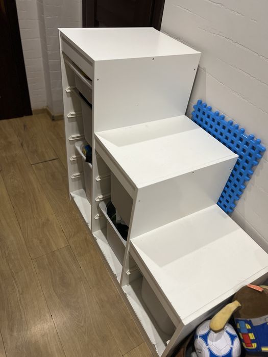 Regał ikea trofast z pojemnikami