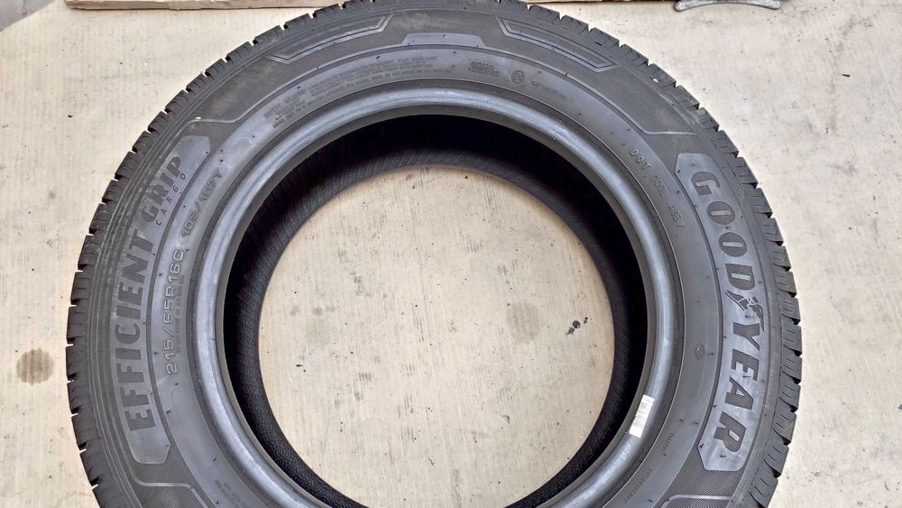 Шини 215/65R16C Goodyear. нові Continental с