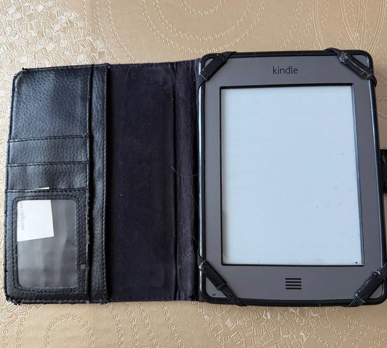 Amazon Kindle Touch 6” Wi-Fi — электронная книга