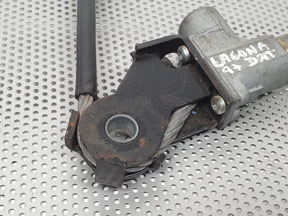 Encaixe de cinto frente direito RENAULT Laguna I (B56_, 556_)