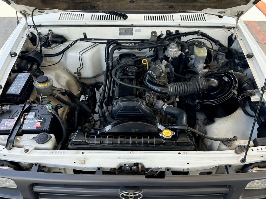 Toyota HILUX 2.4D