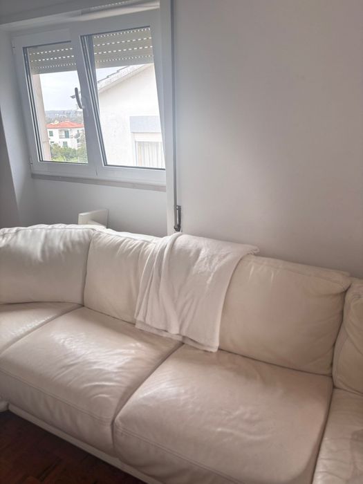 Sofá  em pele  branco