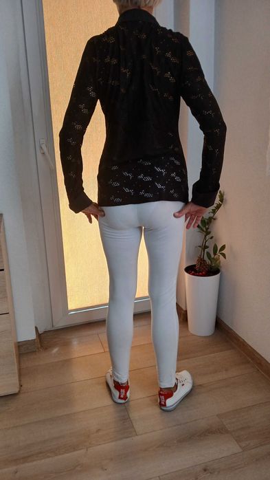 Czarna bluzka ala gipiura
