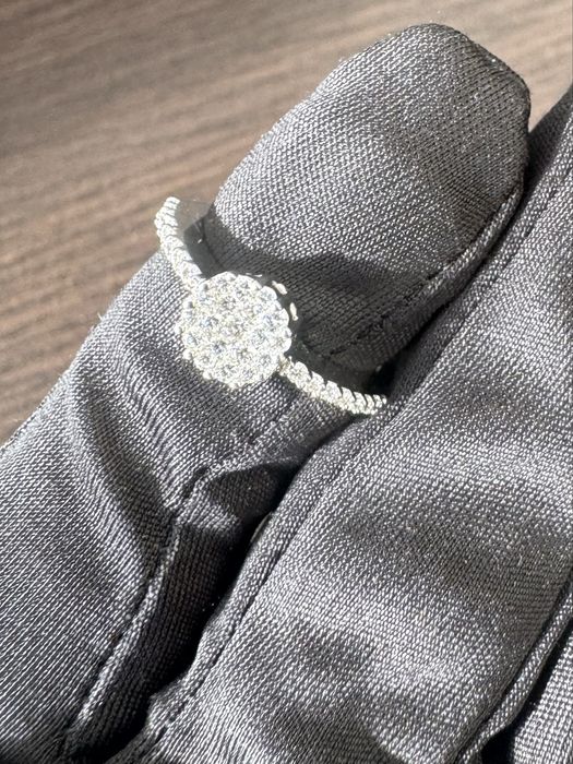 Прекрасное золотое кольцо с бриллиантами просто блеск 585 проба р15,8