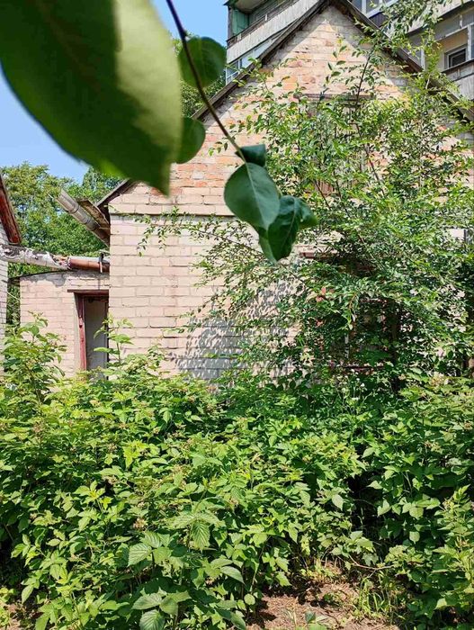 +Продам часть  дома  ул. 12 Апреля район Набережной 32000 дол.