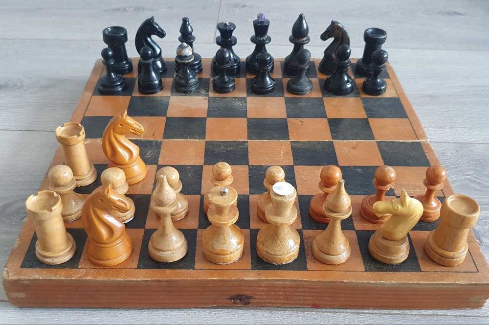 Шахматы разные деревянные и пластиковые