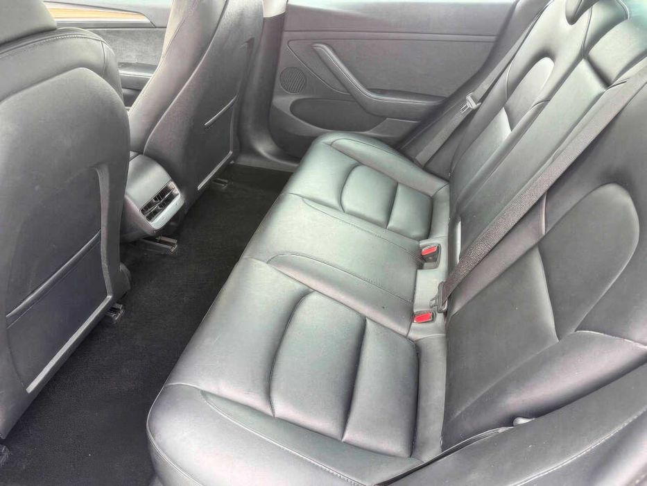 Tesla Model 3 Long Range      2023