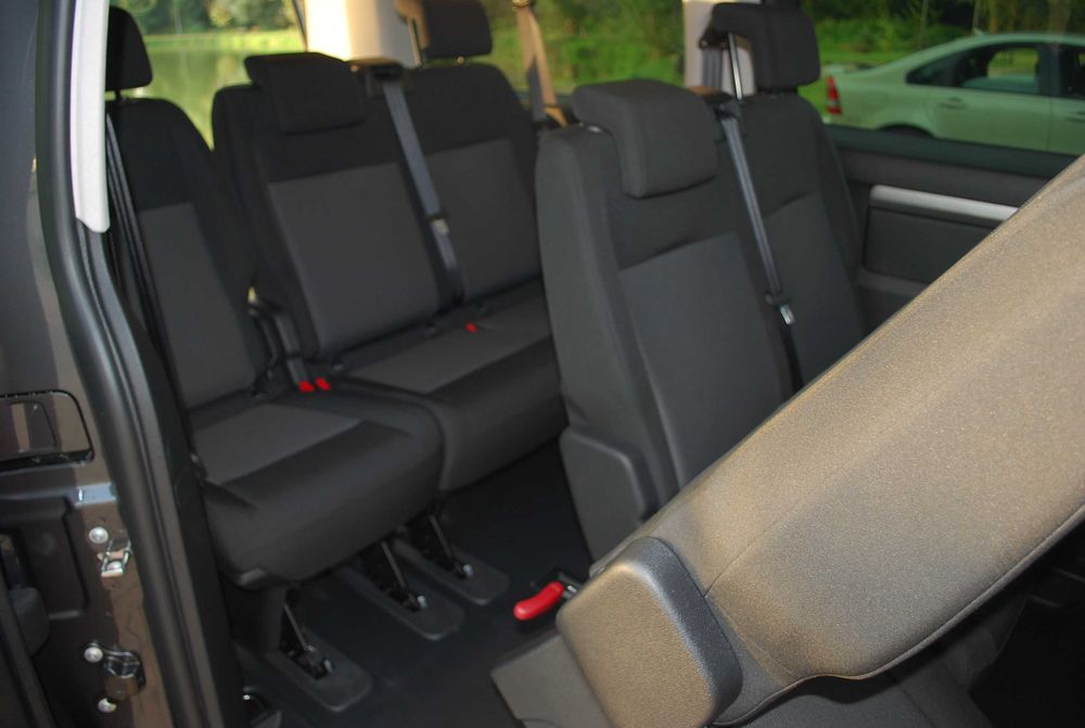 Wynajem busa wynajem busów 9 osób Citroen SPACETOURER Nowy Model 2024