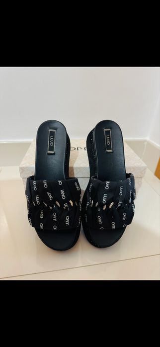 Chinelos marca Liu Jo