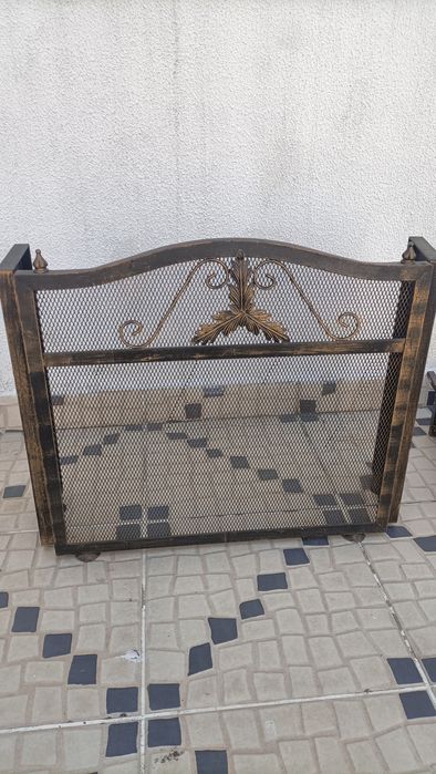 Vendo Grelha com Gaveta e Proteção de Lareira vintage.