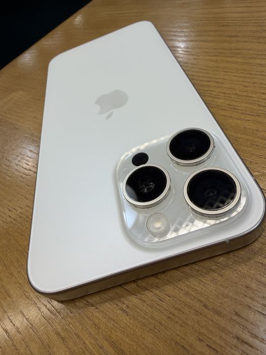 Продам iPhone 15 Pro Max 256 GB (білий)