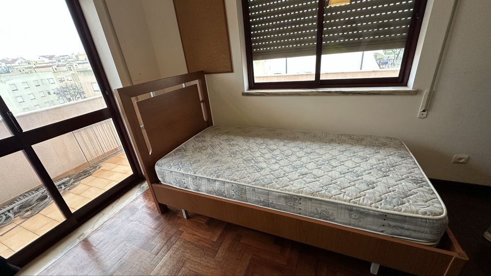 Cama Solteiro em Madeira + colchão