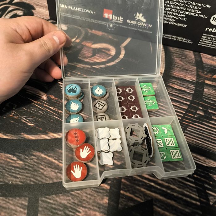 Gra planszowa "Frostpunk" + 4 organizery