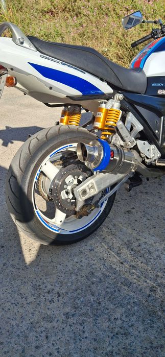 Suzuki gsx 1400 em  bom estado.