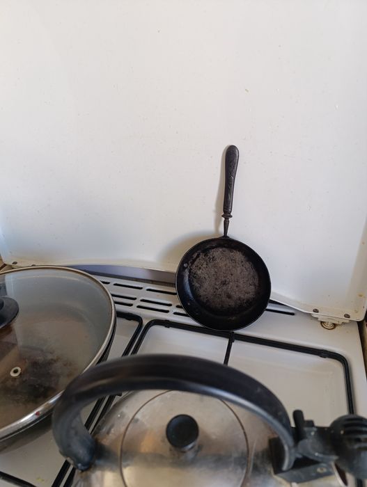 Стара чугунна сковорідка діаметр 13,5 см, в колекцію.,