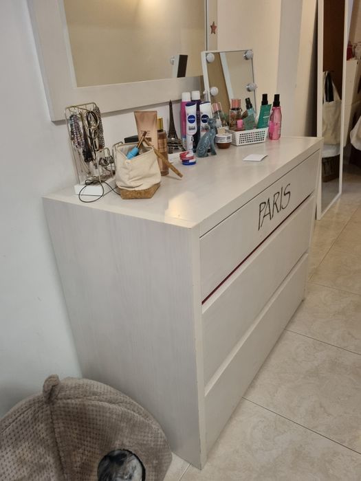 Quarto jovem femenina