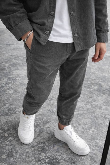 Чоловічий костюм вельветовий