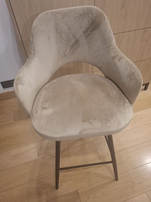 Tapicerowany hoker-krzesło do wyspy kuchennej