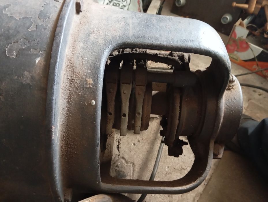 Bardzo stary silnik elektryczny trójfazowy