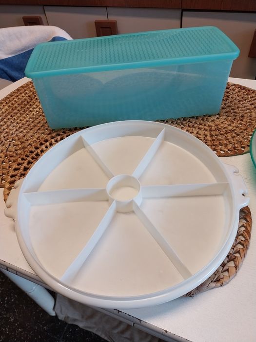 Seis caixas da Tupperwre's  novas comprei  muitas por gostar da marca