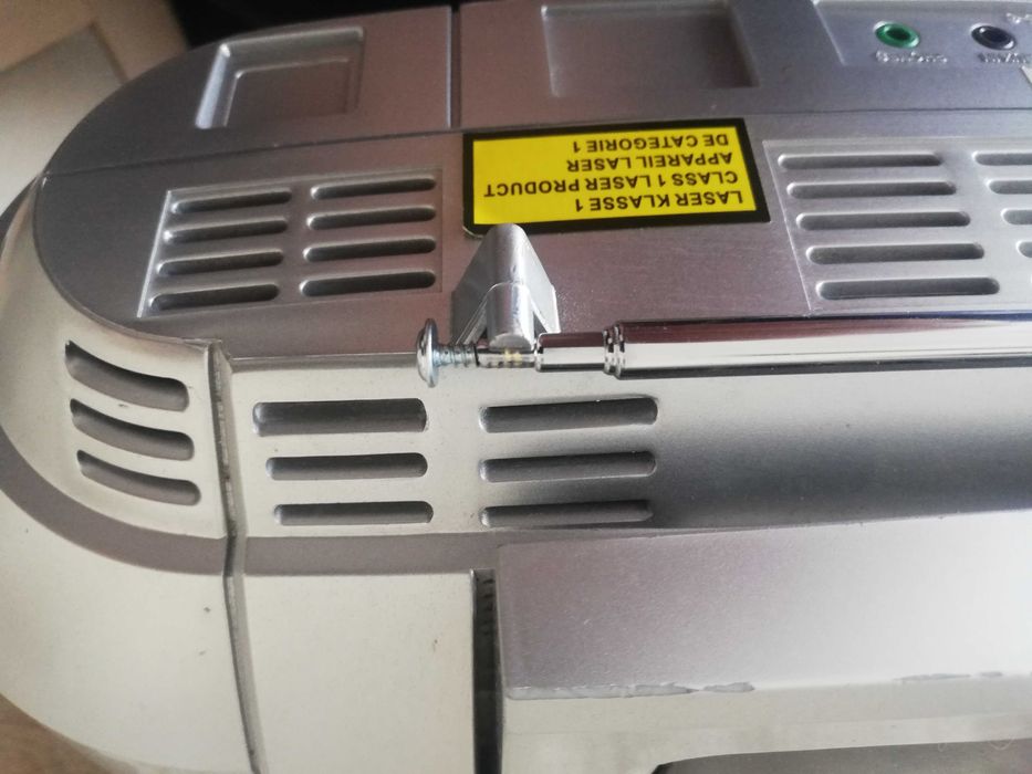 Radiomagnetofon ,CD z czytnikiem karty SD, i port USB