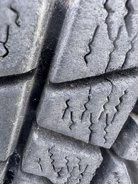 BRIDGESTONE Blizzak DM-V2 255/70R15  111S