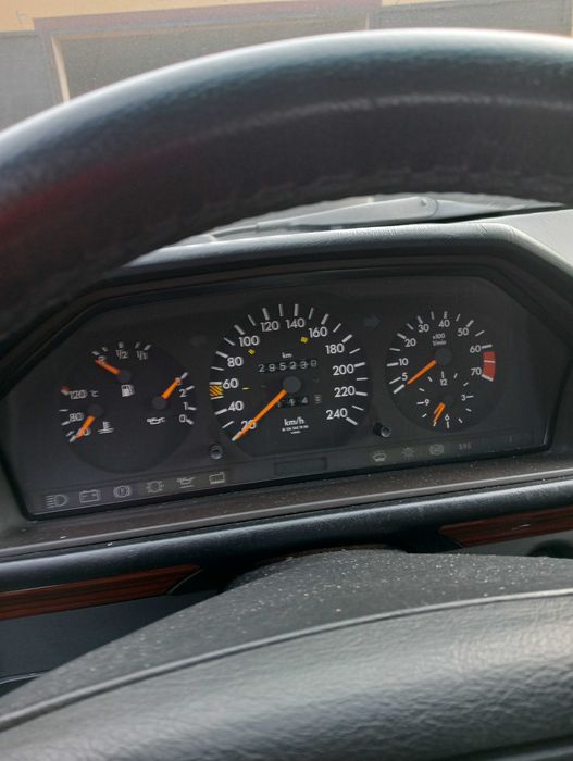 Mercedes Benz E124