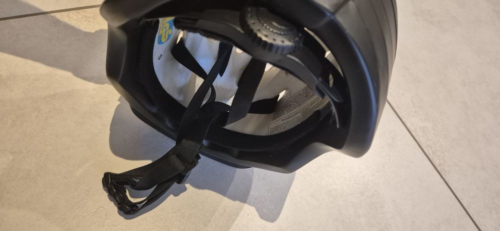 Kask dziecięcy regulowany