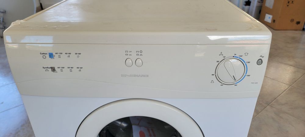 Máquina de secar roupa
