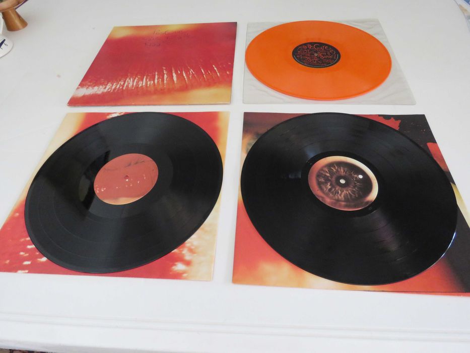 Vinyl: The Cure "Kiss Me Kiss Me Kiss Me", 3 discos (um em cor de laranja - 45")