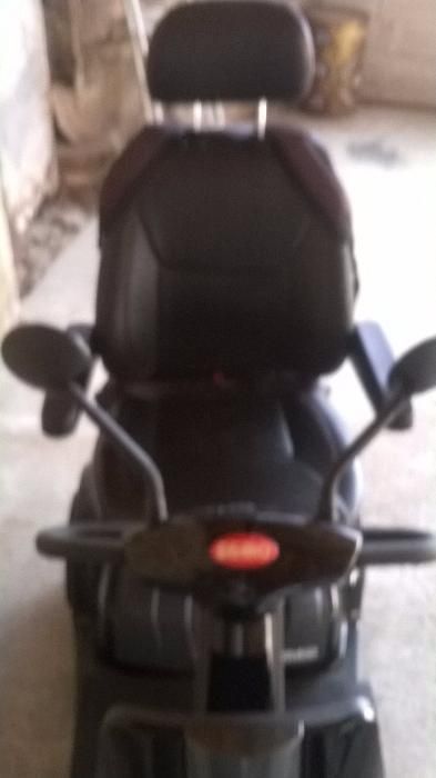 Mota de 4 rodas para idoso