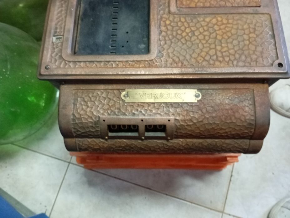 Registadora antiga em ferro