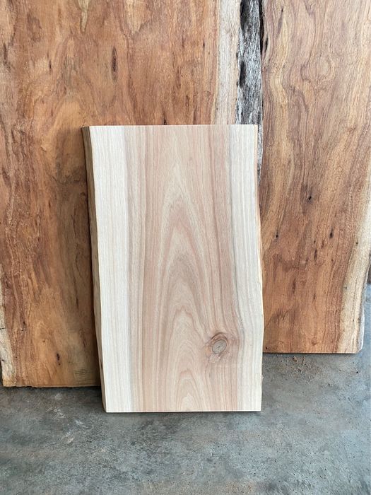 Tábua de madeira maciça 80×40 cm.