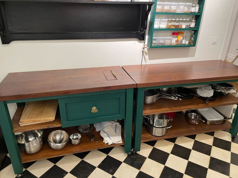 Ilhas de cozinha artesanais em madeira de nogueira