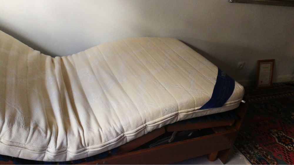 Cama articulada com colchao