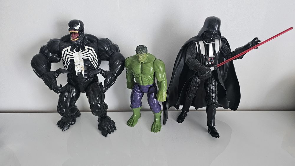 Semi-new Marvel action figures64552911728513120